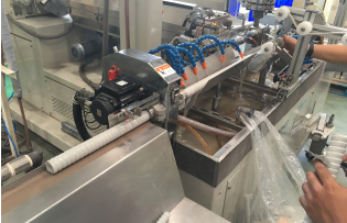 Continuous extrusion machine for 2-later hoses